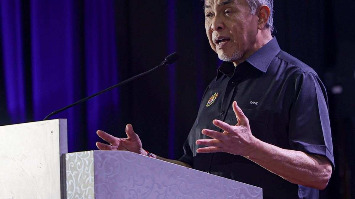 Ministry Officers Allegedly Pressured to Attend BN Events During State Elections, Zahid Claims