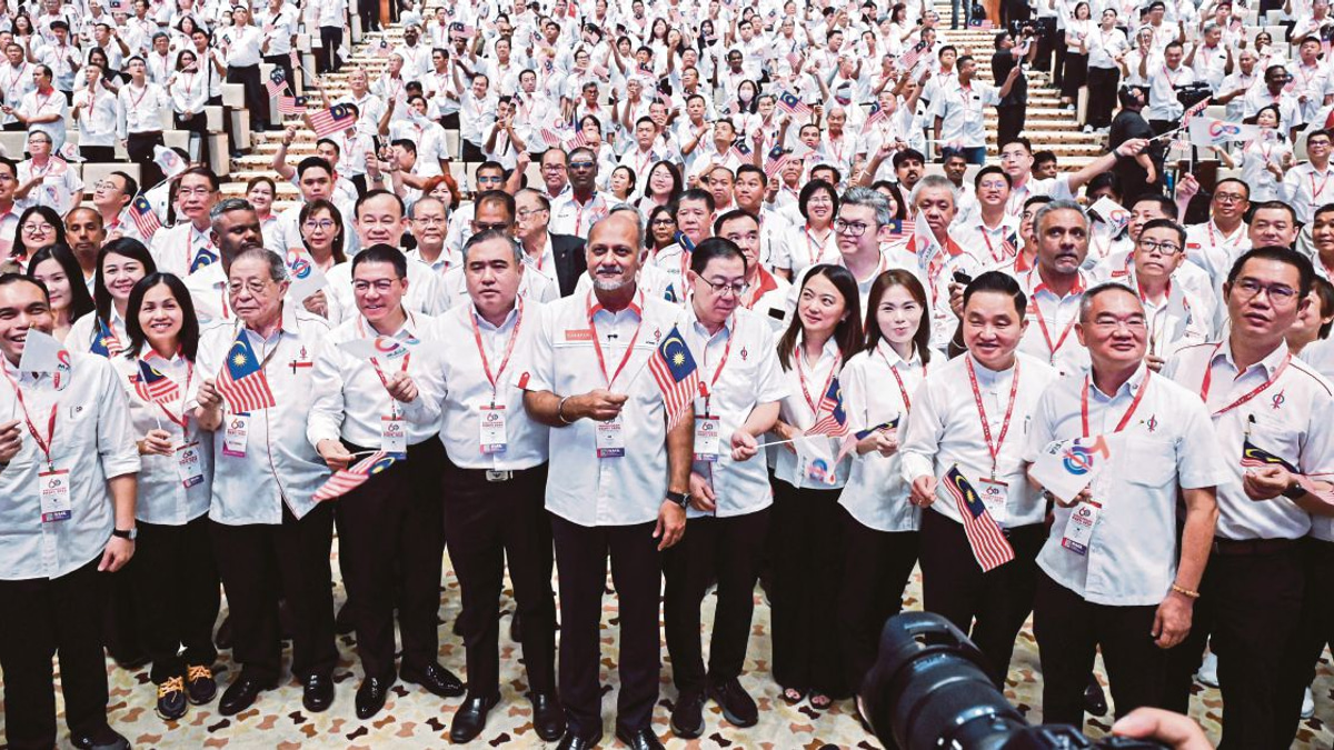 DAP Sets Year-End Deadline for Anwar on AG-PP Split and PM Term Limits