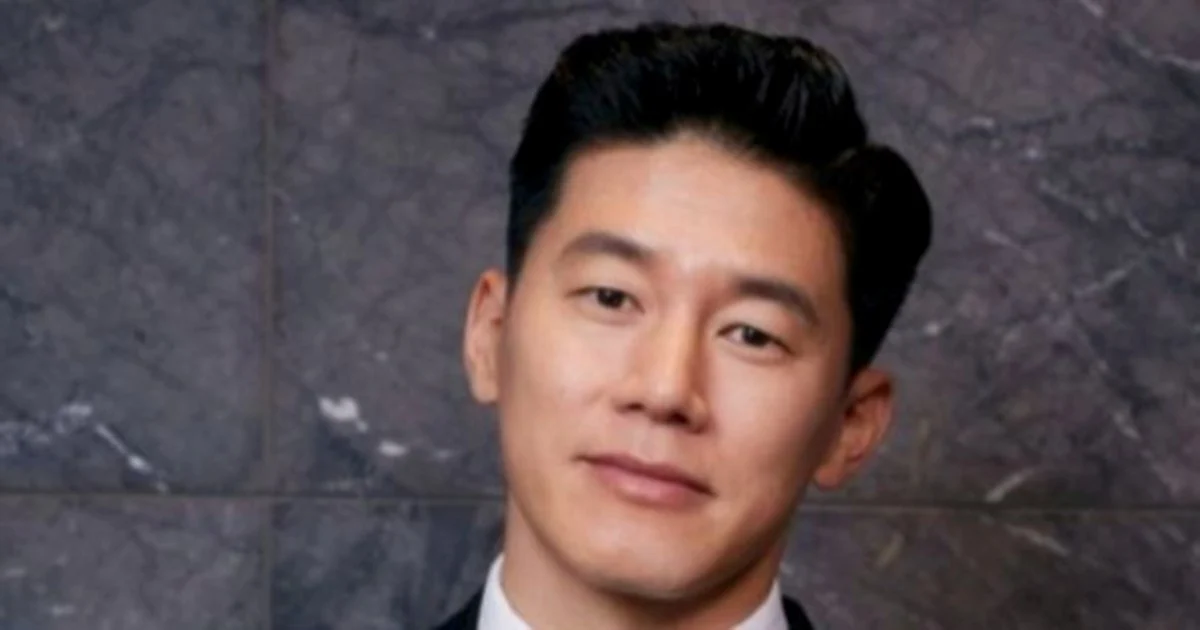 From Poverty to Stardom: Kim Mu Yeol's Struggle on RM500 Yearly Income Before Fame