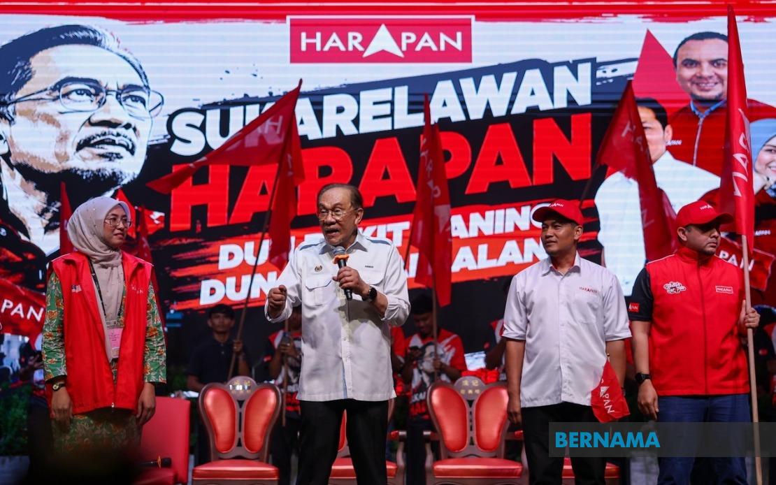 Youth Must Reject Divisive Politics and Choose Leaders for Real Change, Says Anwar