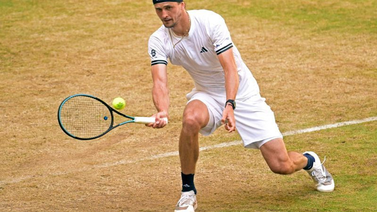 Zverev blames faulty glucose monitor for Halle loss to Fritz
