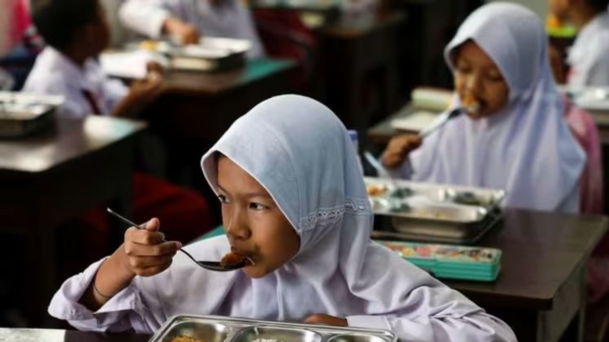 Indonesia's Free Meals Programme Loses Second Leader in Month as Budget Cuts Deepen Crisis