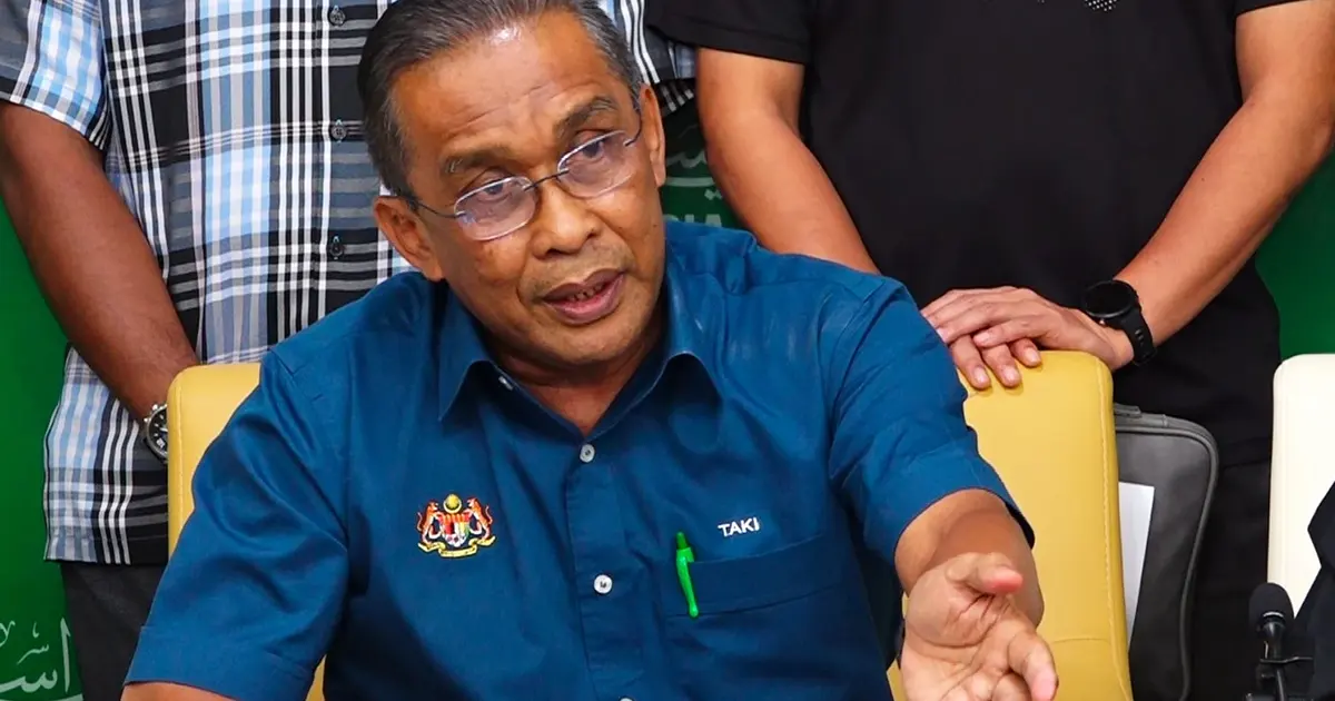 Hamzah Zaman Returns as Opposition Leader After Perikatan Nasional MPs Pledge Support