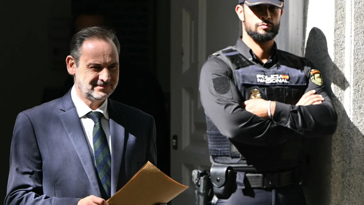 Spanish Court Sentences Former Transport Minister to 24 Years for Corruption