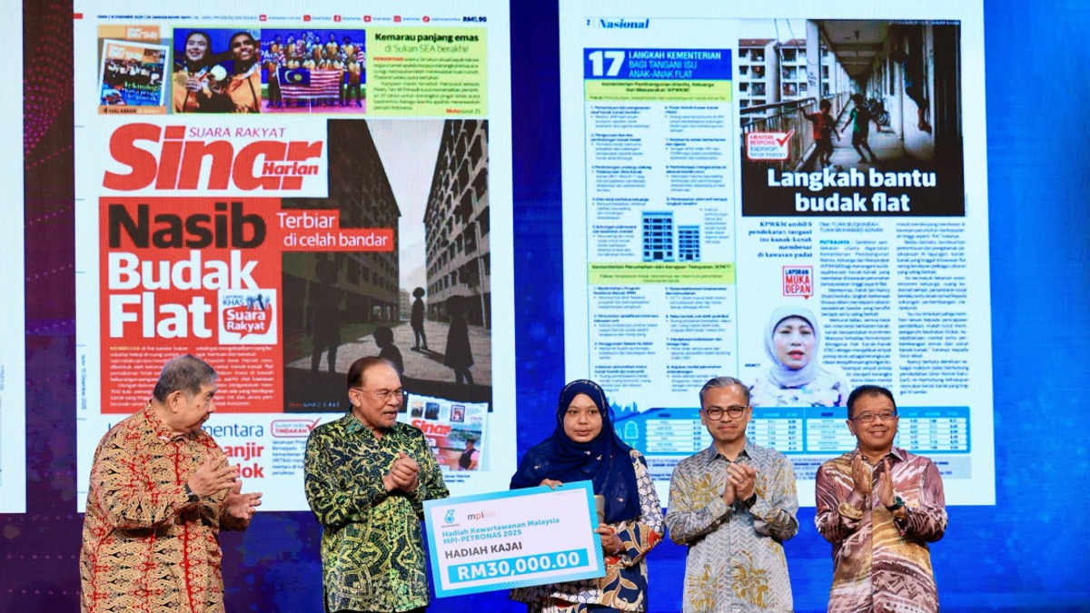 Media Integrity Crucial for Democracy, Says Fahmi at Journalists' Night