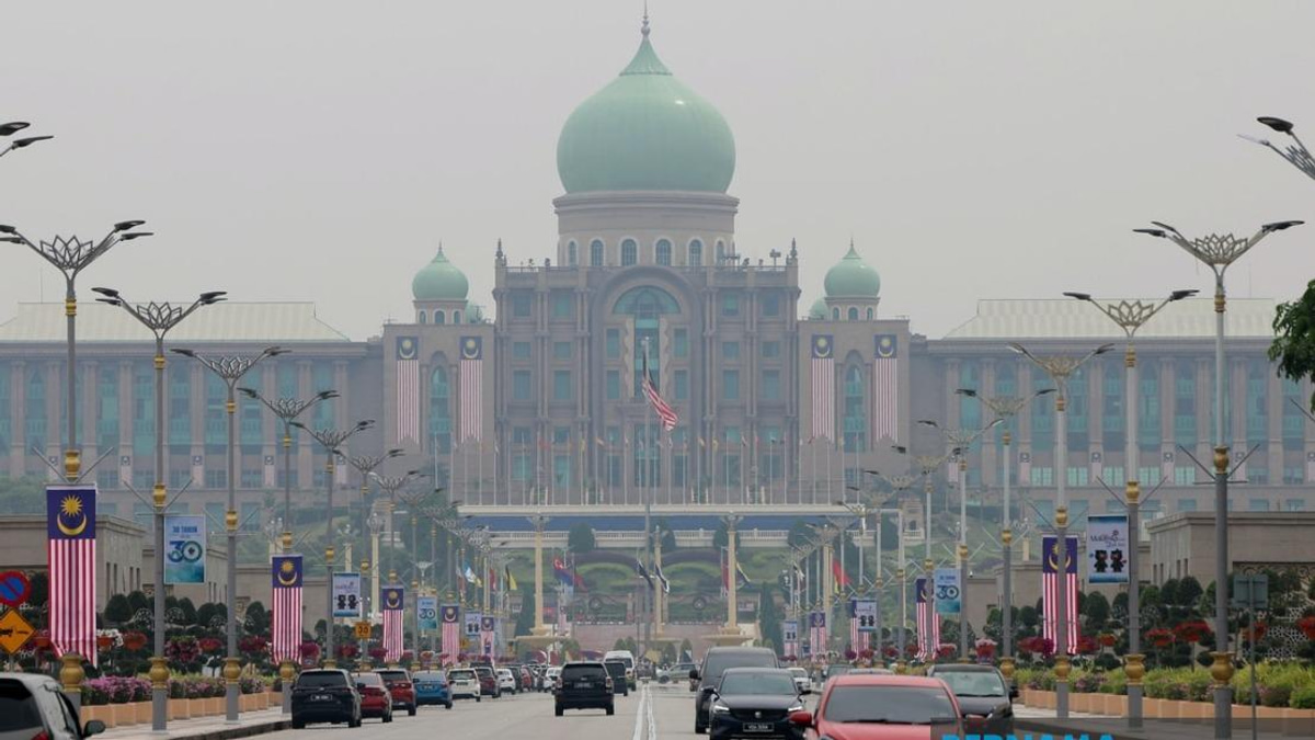 PM Anwar To Discuss Haze Crisis With Brunei Sultan During State Visit