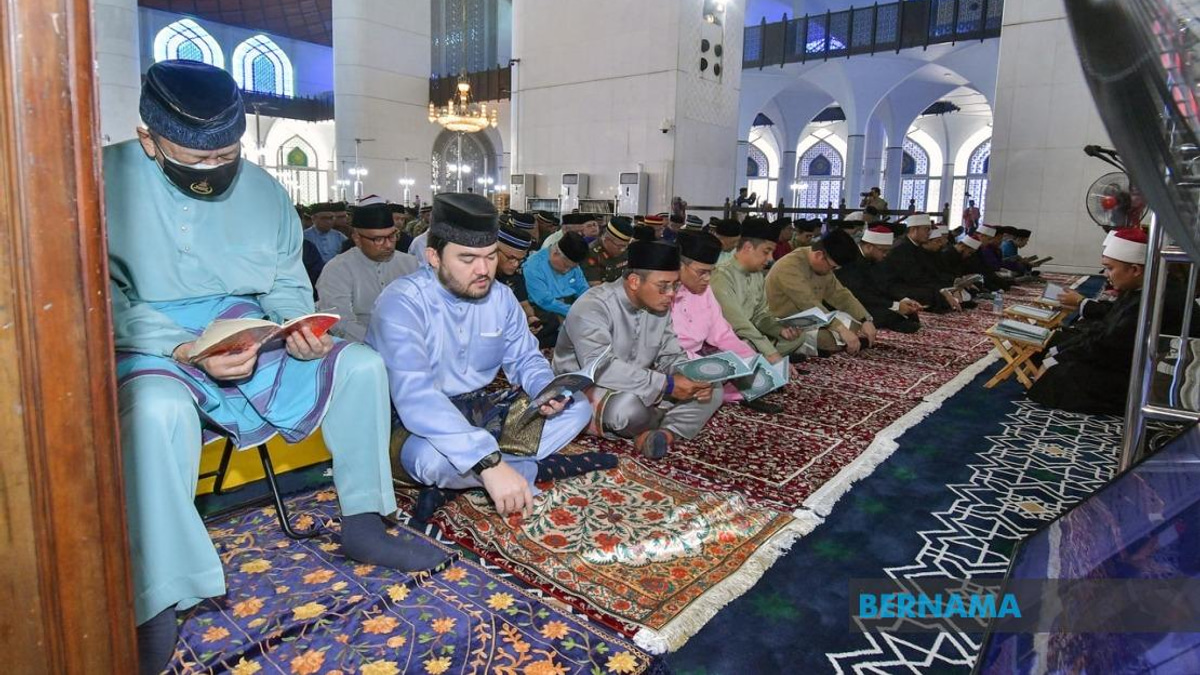 Sultan Sharafuddin Leads Pre-Merdeka Prayers in Selangor
