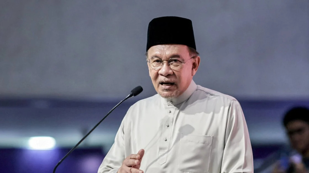 Tunku Ismail Sultan Ibrahim Receives Prime Minister Anwar Ibrahim