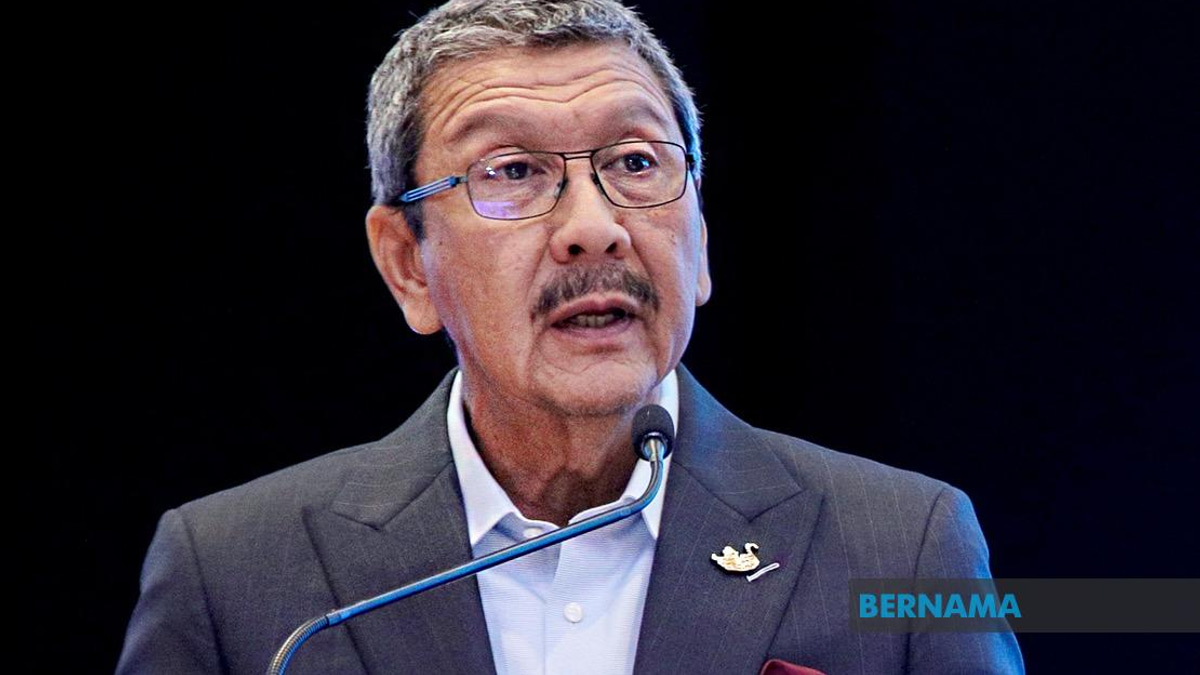 Women Civil Servants Summit Mount Kinabalu to Build Resilience and Unity