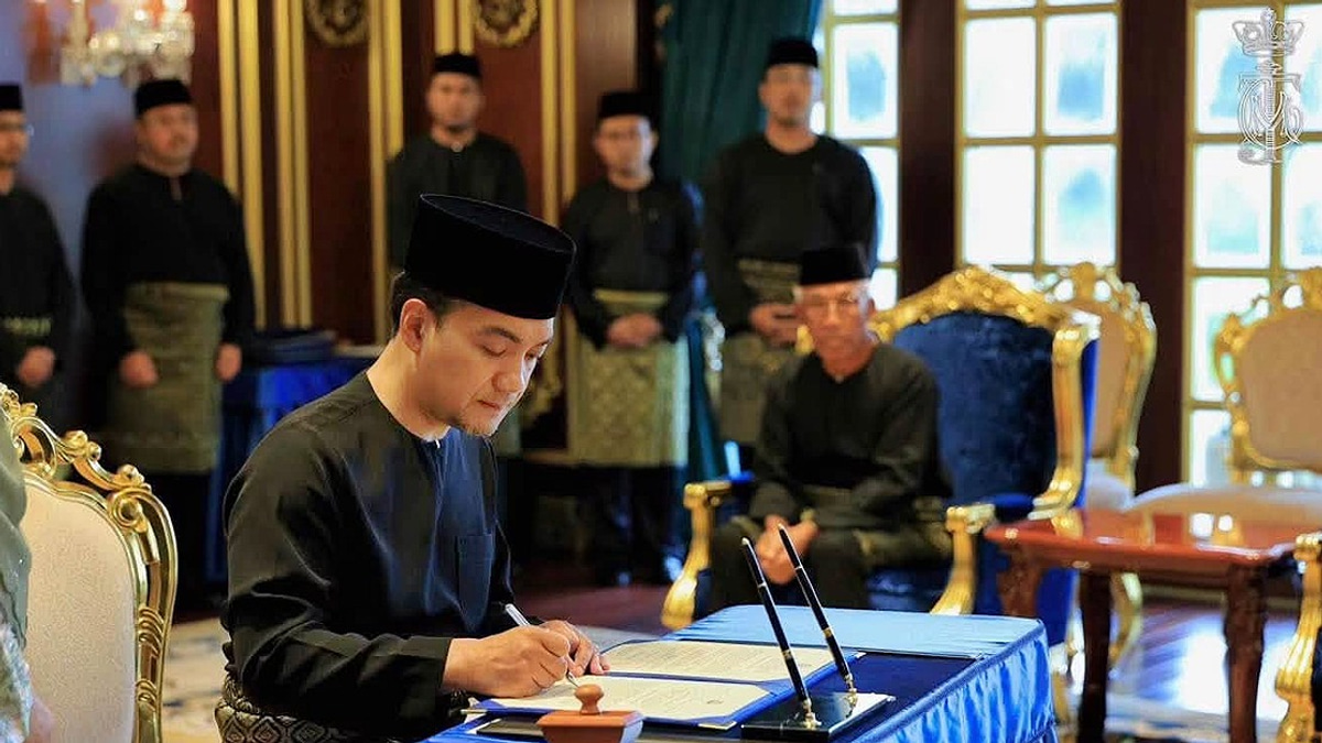 Onn Hafiz Embarks on Second Term as Johor Leader, Inheriting Political Dynasty's Mantle