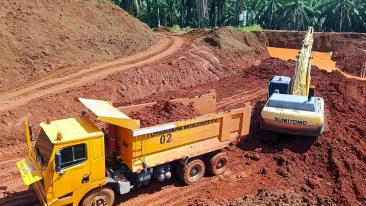 Nine arrested as authorities seize RM3.75 million in assets during Felda plantation raid