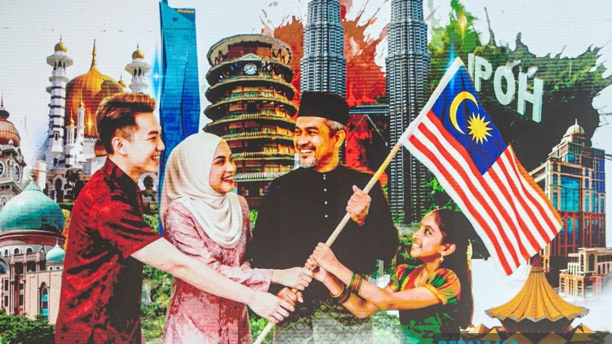 Fahmi Cautions Content Creators on AI-Generated National Flag imagery