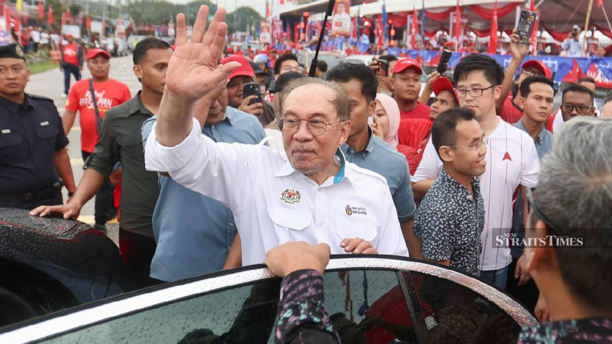 Anwar Condemns Campaign Attacks on DAP's Loke in Negri Sembilan Polls