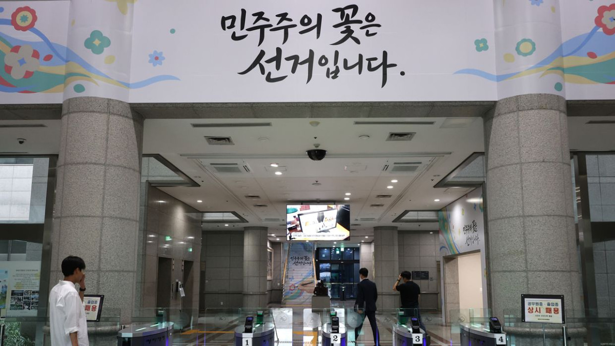 South Korea's Election Watchdog Under Investigation for Data Manipulation Amid Ballot Shortage Scandal