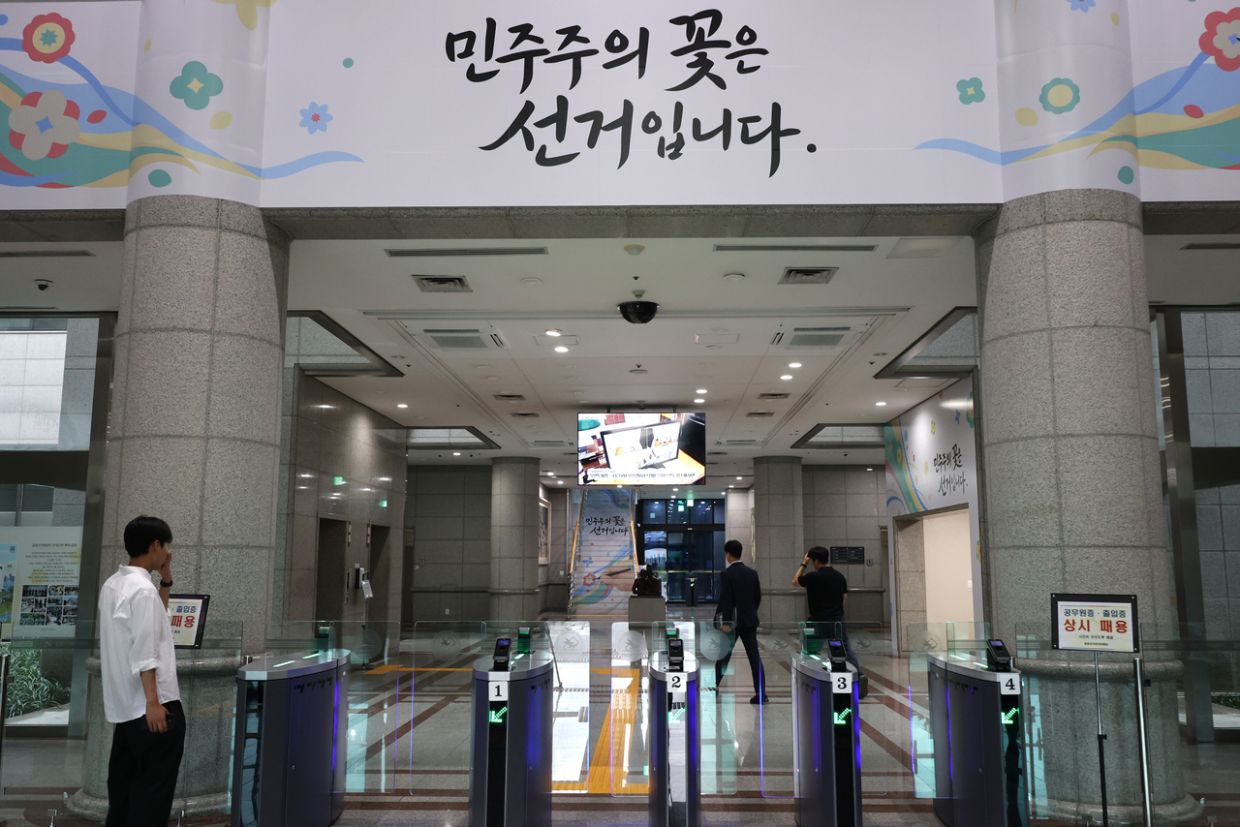 South Korea's Election Watchdog Under Investigation for Data Manipulation Amid Ballot Shortage Scandal