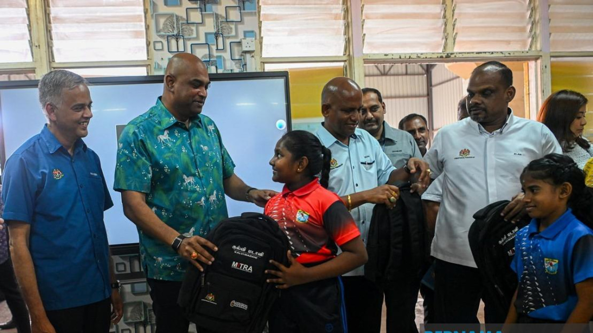 Malaysia Prioritises Local Job Seekers Over Foreign Workers, Says HR Minister Ramanan