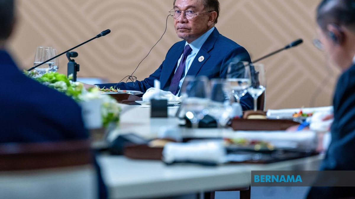 ASEAN and SCO Must Unite on Crime and Energy, Anwar Tells Kazan Summit