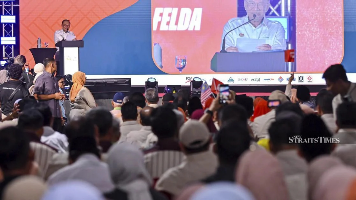Anwar Urges Felda to Break Free from RM980 Million Debt Cycle
