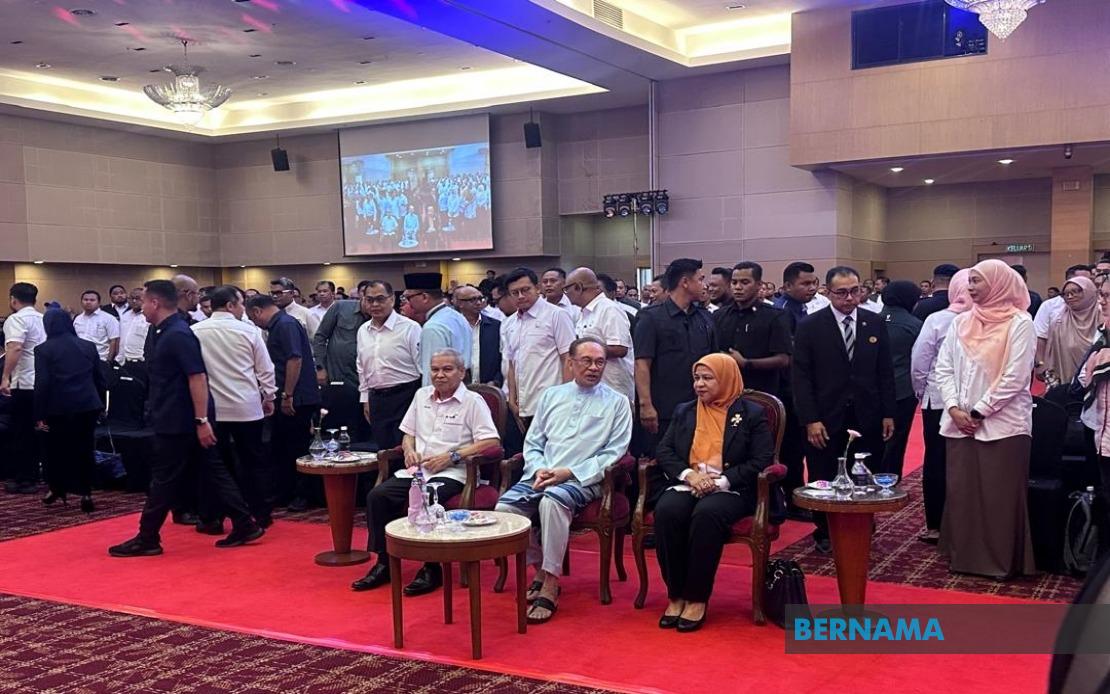 Anwar to Release FELDA Probe Findings Upon Completion of Investigation