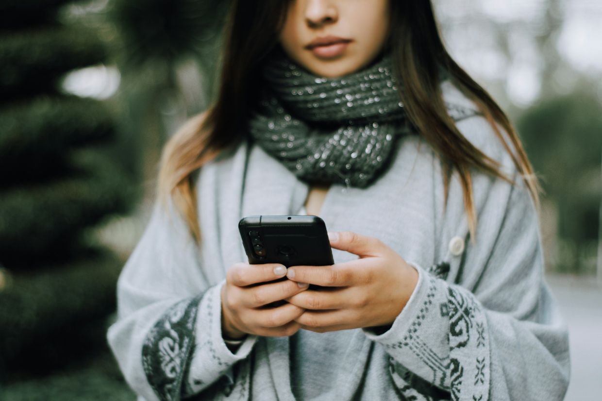 How online romance scams ensnare victims: The role of AI in modern fraud