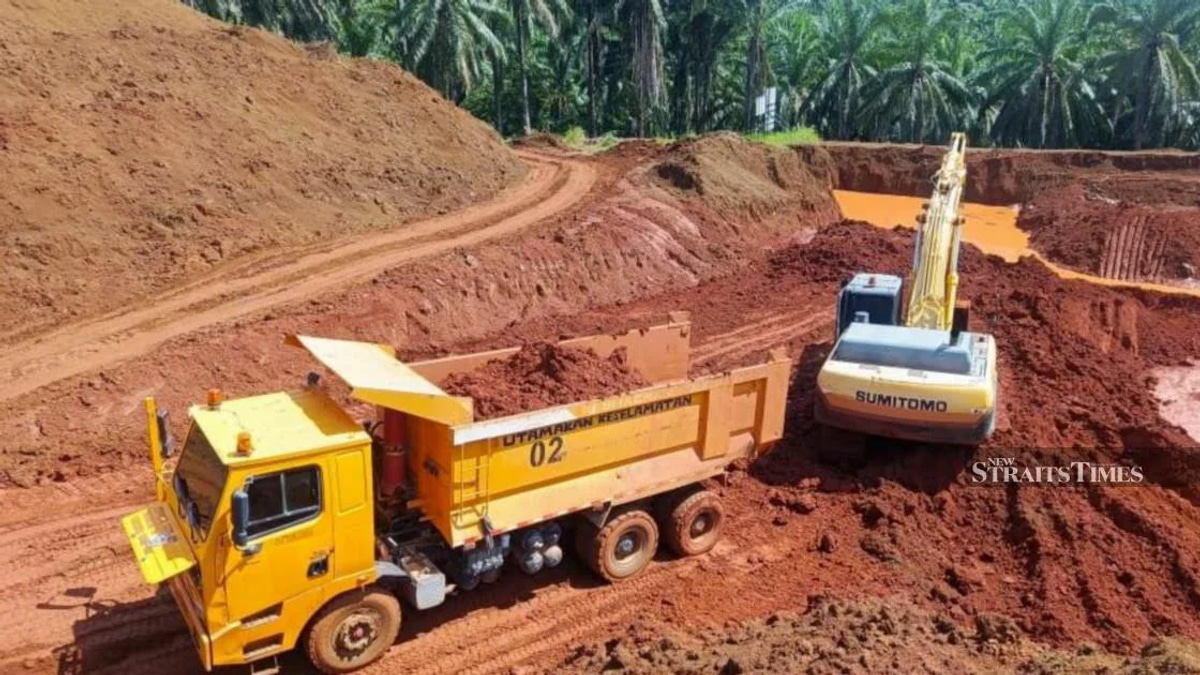 Two men arrested in Marang over illegal silica sand transfer racket