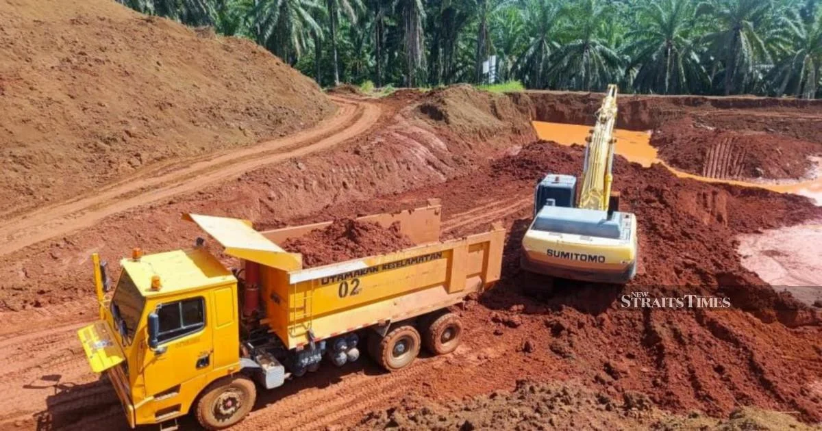 Two men arrested in Marang over illegal silica sand transfer racket