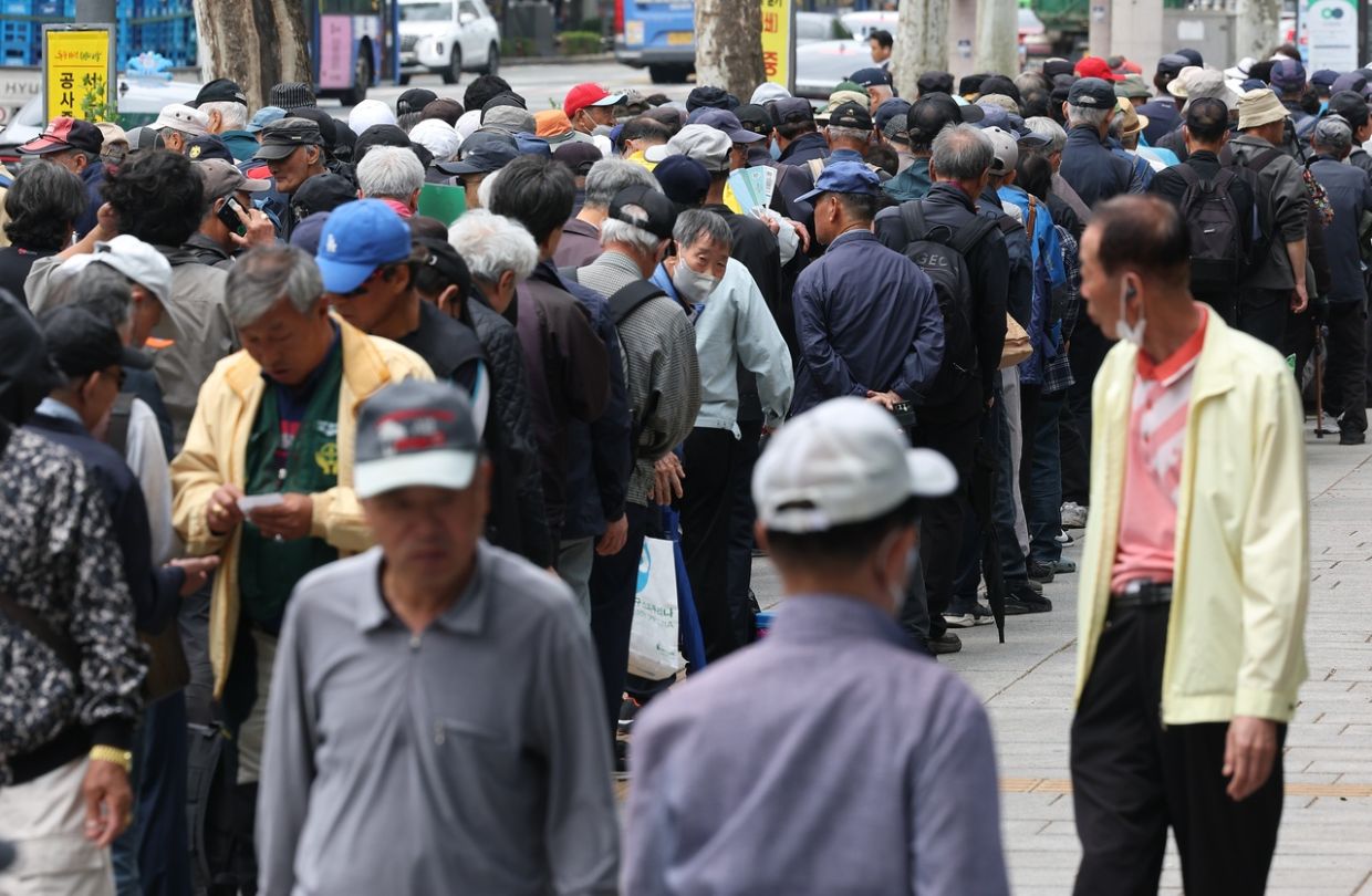 Seoul grapples with cost of expanding senior transport benefits as elderly population surges