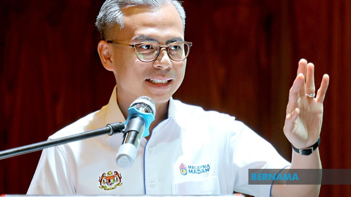 Fahmi Calls Telcos to Account for Rural Coverage Gaps, Urges CEOs to Visit Ground Zero