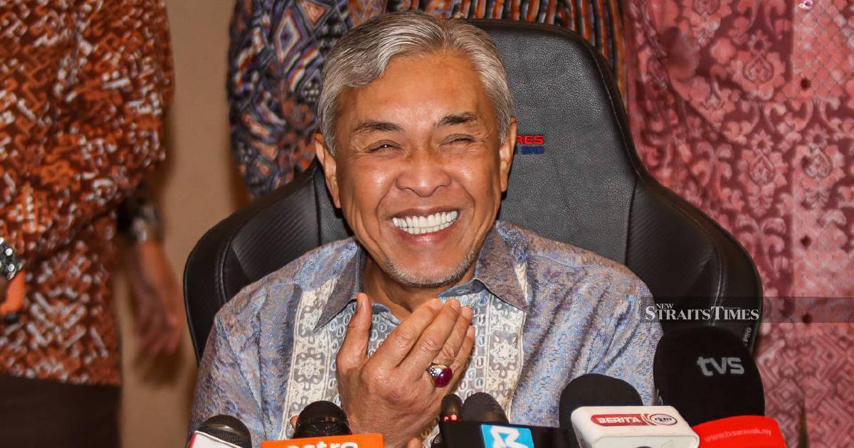 Zahid Responds to PM's Unity Message with Traditional Malay Verse