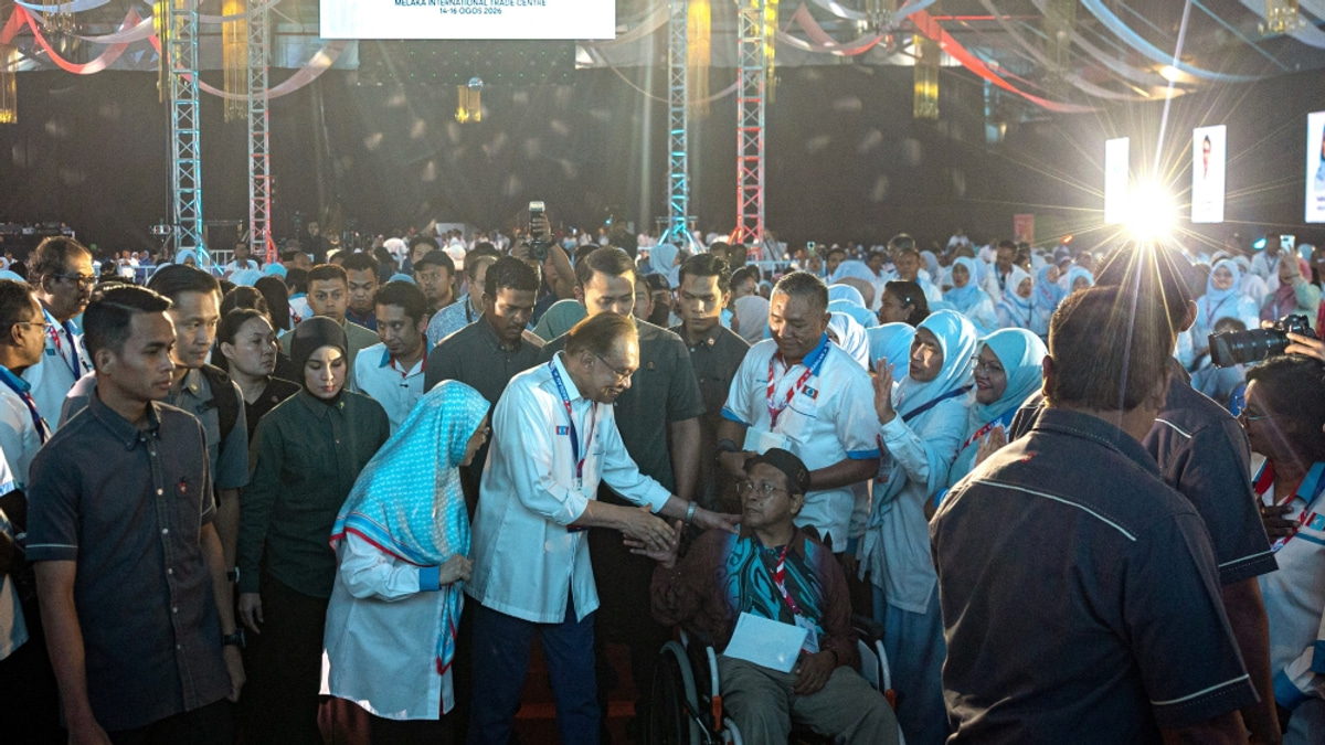 Anwar Urges PKR to Prioritise Public Welfare Over Emotion in Umno Dealings