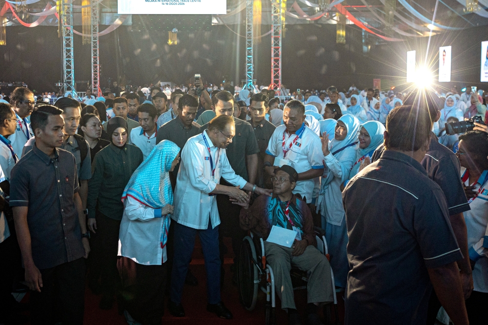 Anwar Urges PKR to Prioritise Public Welfare Over Emotion in Umno Dealings