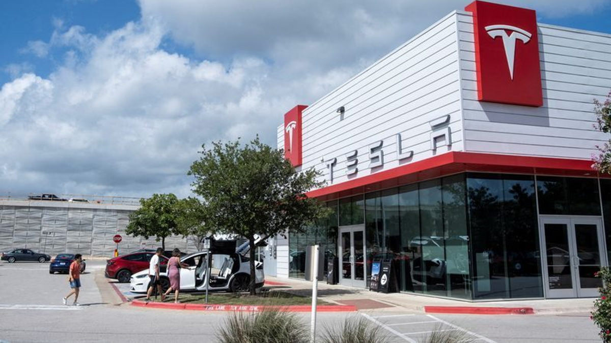 US safety board launches investigation into fatal Tesla crash in Texas