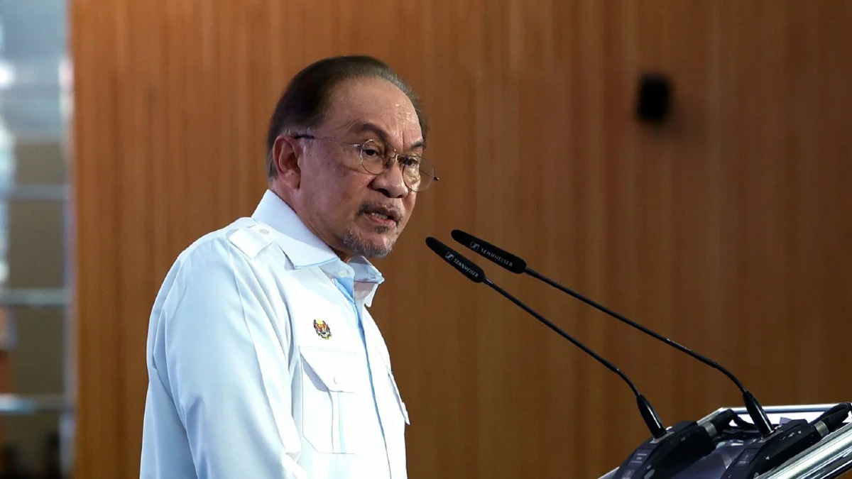 Anwar Rejects Allegations of Unequal State Development Funding