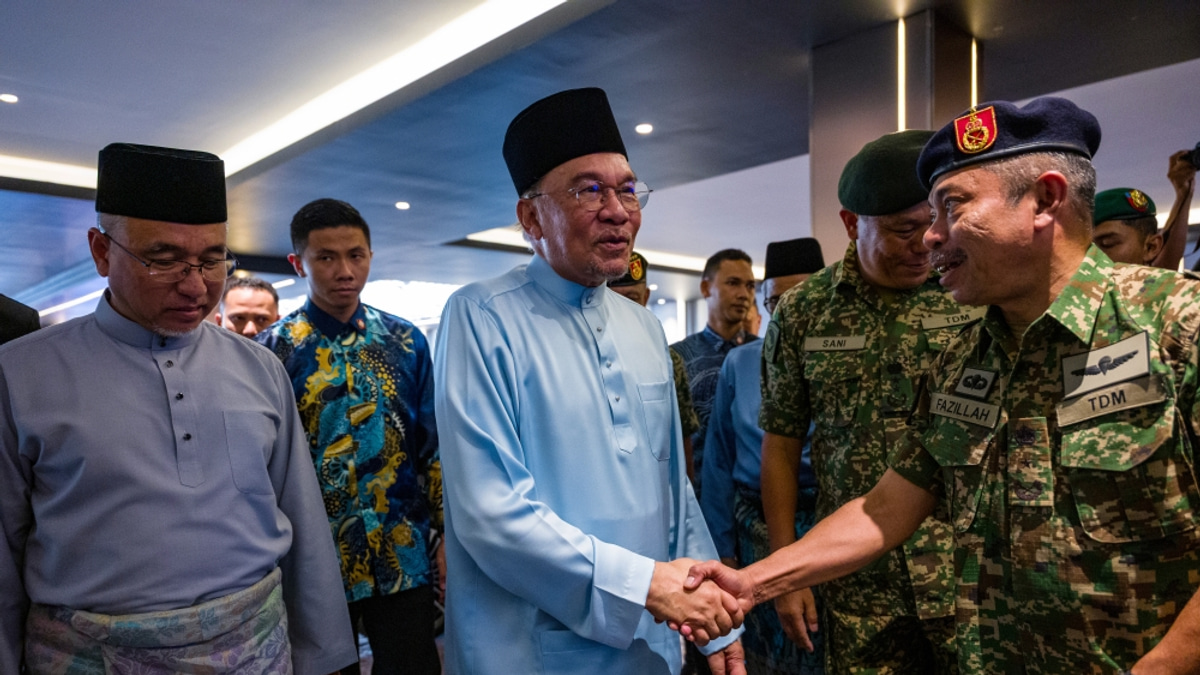 Anwar orders probe into RM330 million discrepancy in Felda hotel deal