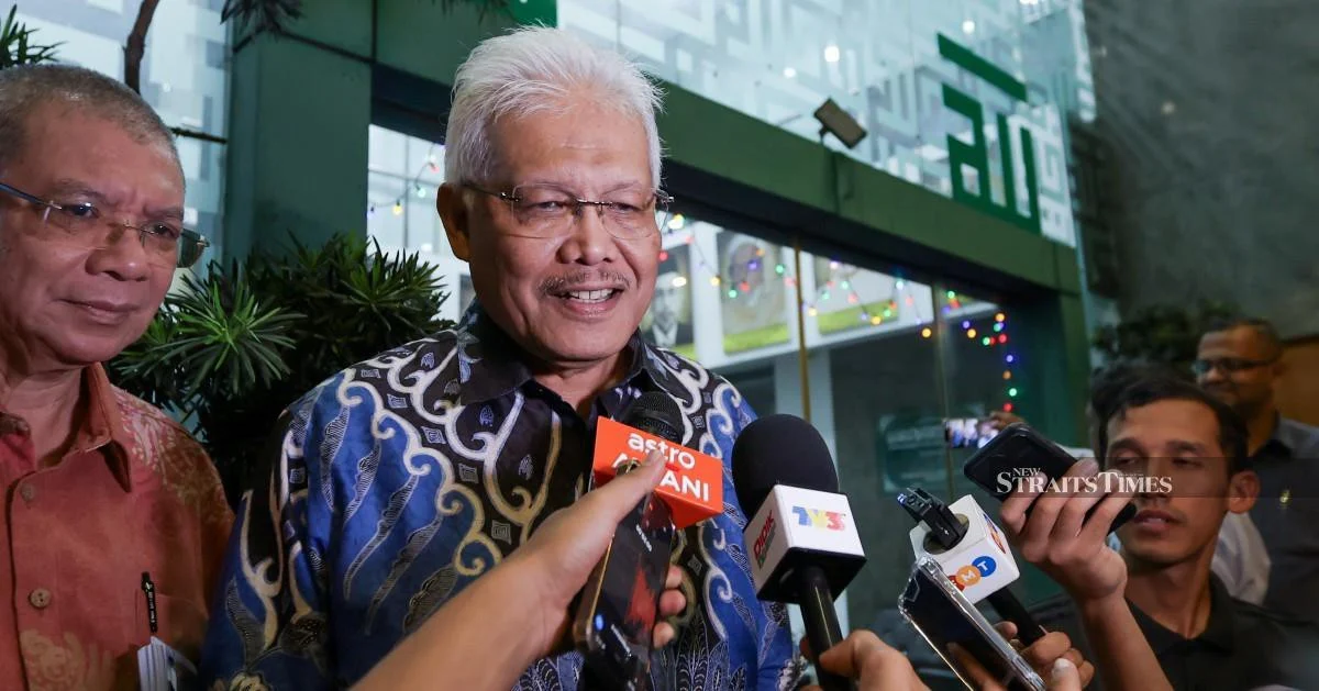 Hamzah Returns to Opposition Leader's Seat in Parliament Monday