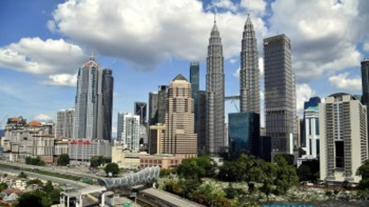 Malaysia's Economy Proves Resilient as Government Shields Citizens from Global Shocks, Says Anwar