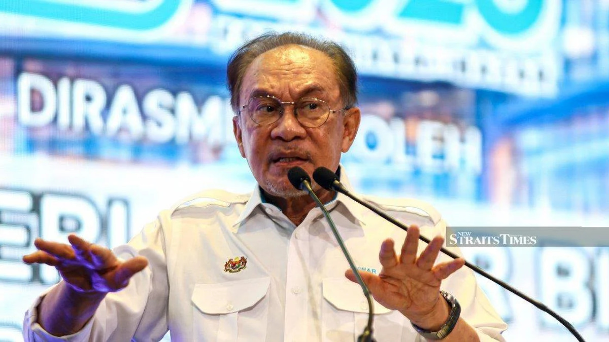 Anwar Seeks to Delay Melaka DAP's Exit from State Coalition