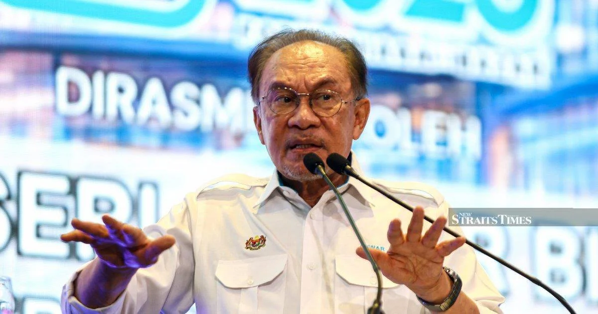 Anwar Seeks to Delay Melaka DAP's Exit from State Coalition