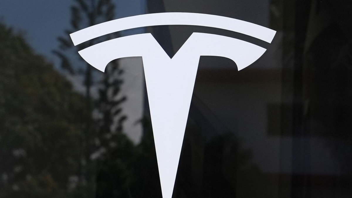 US Safety Probe Clears Tesla's Autopilot in Fatal Texas Crash, But Broader Questions Remain