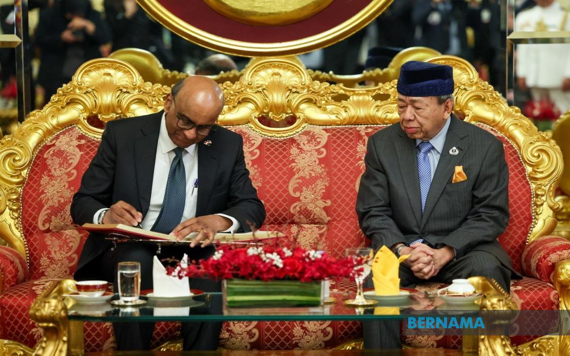 Sultan Sharafuddin Receives Singapore President in Bilateral Courtesy Call