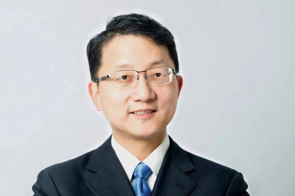 New Chinese envoy to Australia emphasises people-to-people ties with bus journey gesture