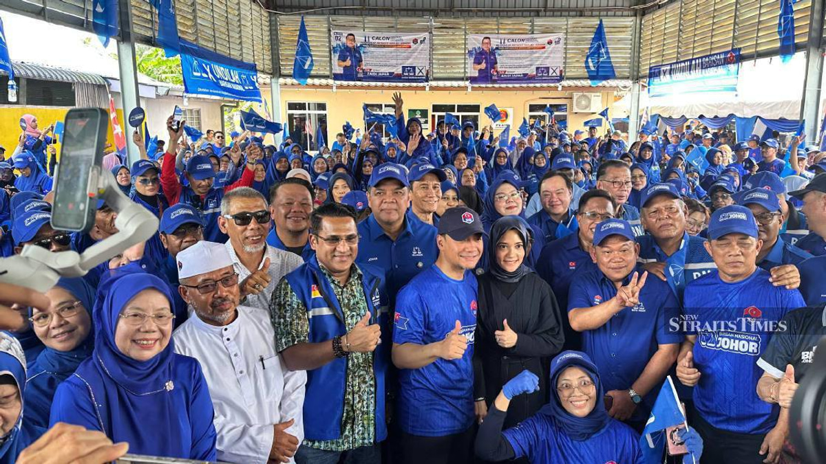 PAS division chiefs at BN gathering in Batu Pahat signal closer ties with Umno