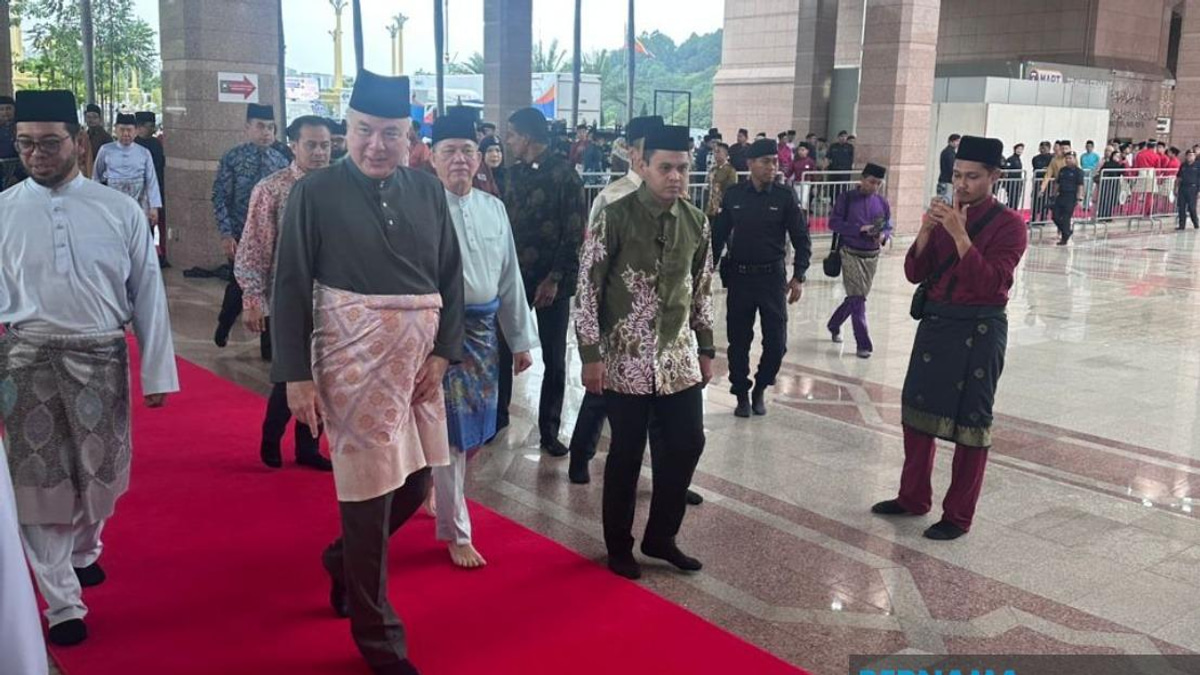 Sultan Nazrin Warns Against Impulsive Leadership, Urges Wisdom and Sacrifice