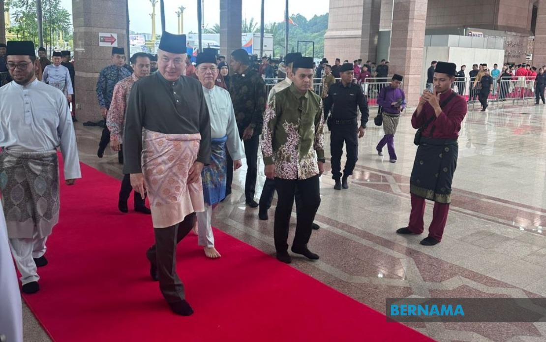 Sultan Nazrin Warns Against Impulsive Leadership, Urges Wisdom and Sacrifice