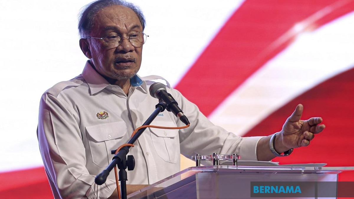 Malaysia Exploring Affordable F1 Tickets to Broaden Race Access, Says PM Anwar