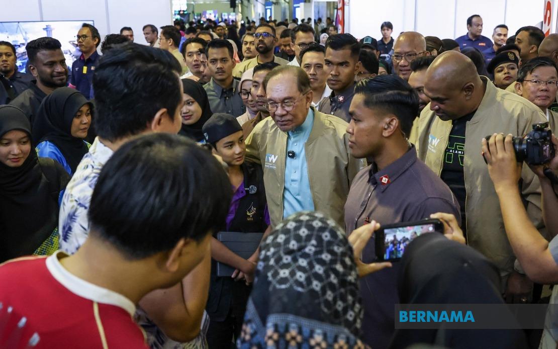Malaysia Must Move Beyond Divisive Politics to Achieve Greatness, PM Anwar Tells Youth