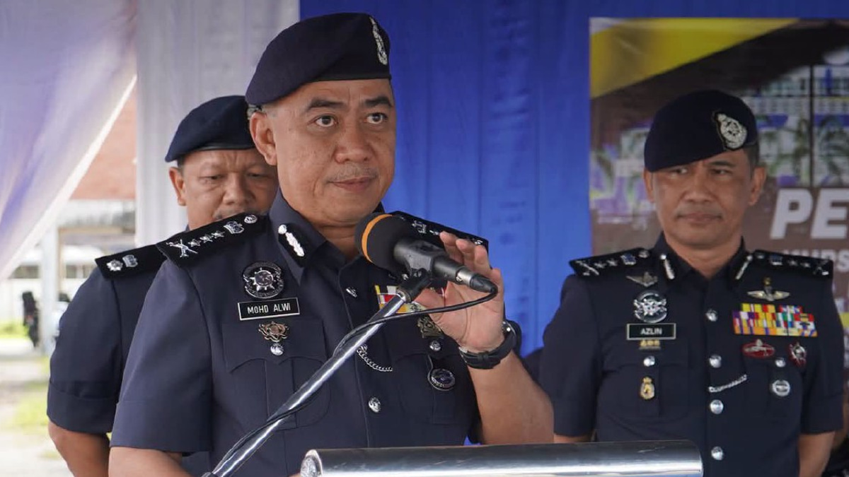 Police Dismantle Online Scam Operation, Arrest 18 Chinese Nationals in Perak