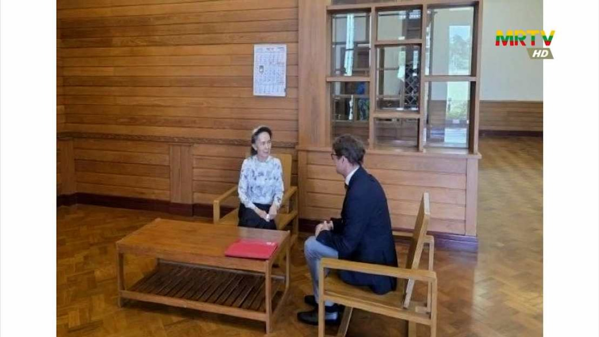 Myanmar Military Releases Photos of Detained Aung San Suu Kyi Meeting Red Cross Official