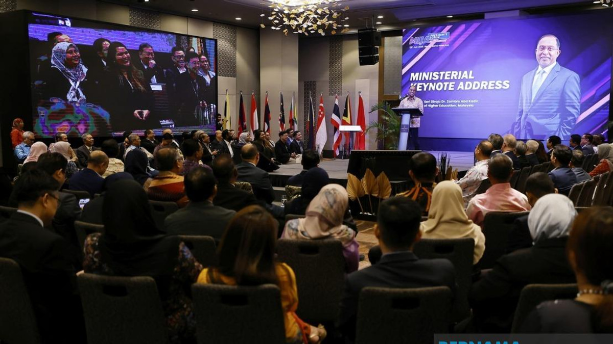 Malaysia Committed to Academic Freedom, Says Higher Education Minister Zambry