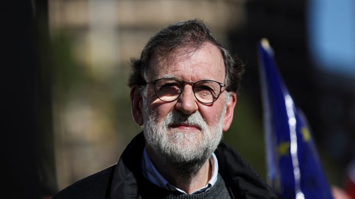 Spain apologises after ex-PM's column attacks 'Frenchness' of French national football team